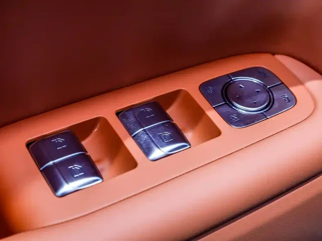 Li Auto L7 — Фото автомобиля 14