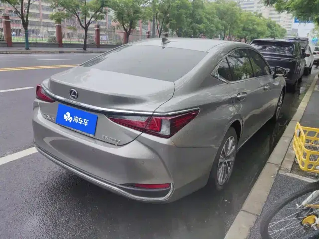 Lexus ES — Фото автомобиля 3