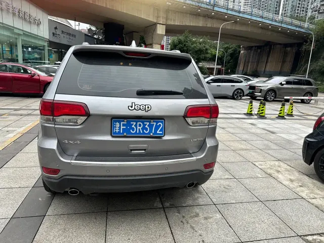 Jeep Grand Cherokee — Фото автомобиля 7
