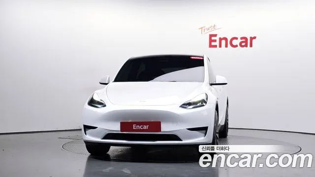 Tesla Model Y — Фото автомобиля 3