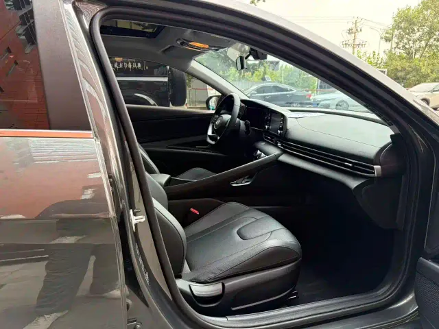 Hyundai Elantra — Фото автомобиля 10