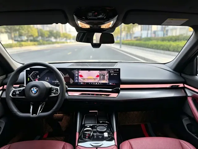 BMW 5 Series — Фото автомобиля 12
