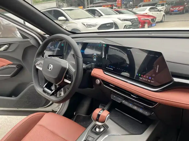 Changan X5 Plus — Фото автомобиля 12