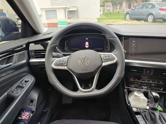 Volkswagen Passat — Фото автомобиля 11