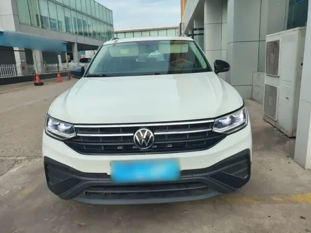 Volkswagen Tiguan L — Фото автомобиля 2