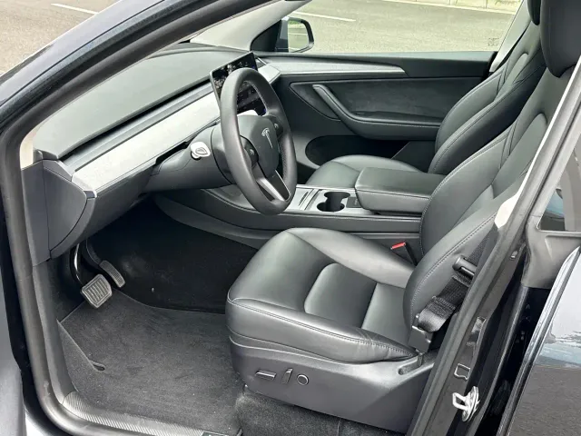 Tesla Model Y — Фото автомобиля 3