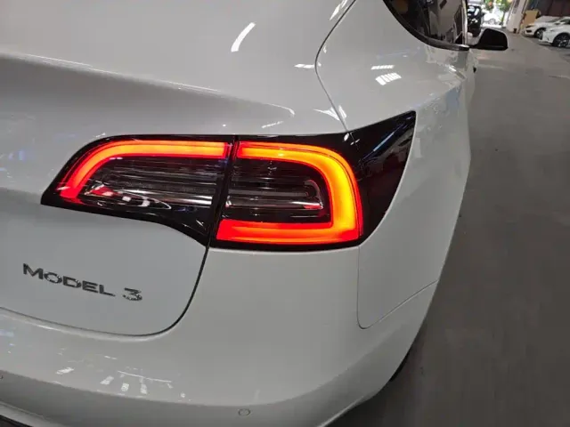 Tesla Model 3 — Фото автомобиля 7