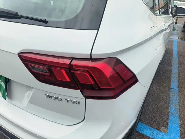 Volkswagen Tiguan L — Фото автомобиля 7