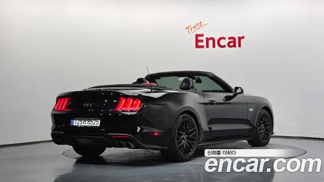 Ford Mustang — Фото автомобиля 2