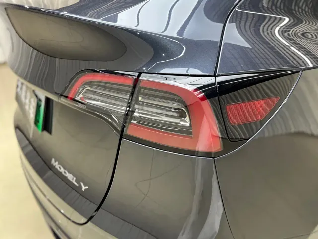 Tesla Model Y — Фото автомобиля 16