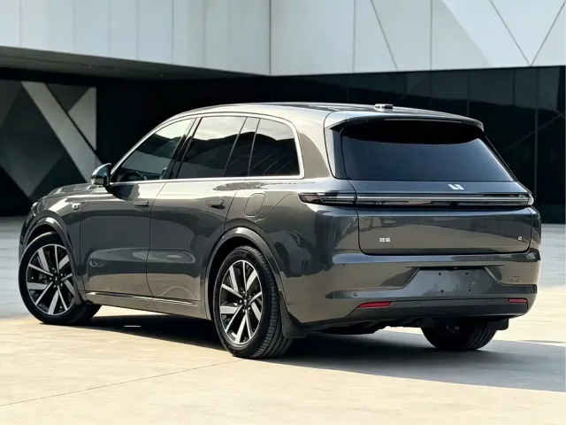 Li Auto L8 — Фото автомобиля 2