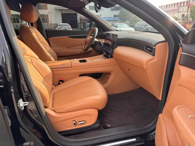 Dongfeng Aeolus Dongfeng Aeolus L8 2025 Plug-in Hybrid — Фото автомобиля 15