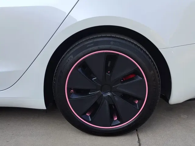 Tesla Model 3 — Фото автомобиля 10
