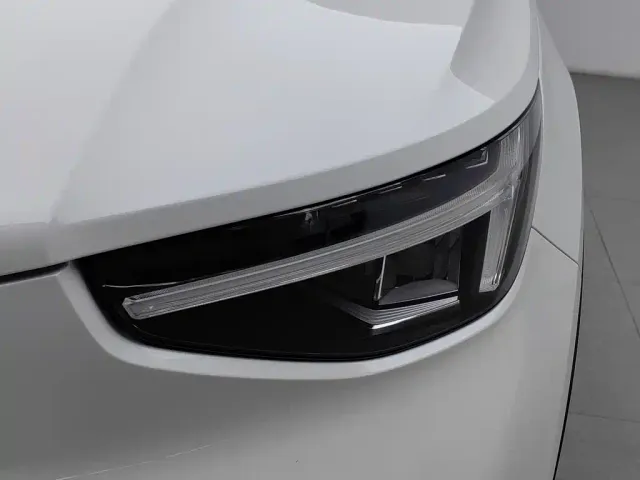 Volvo XC40 — Фото автомобиля 7