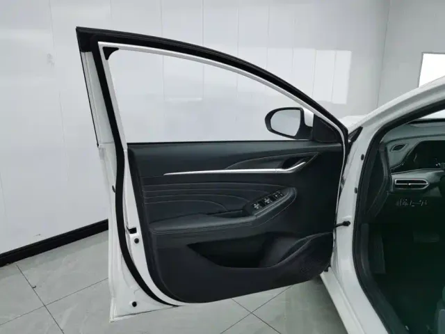 Changan Eado — Фото автомобиля 7