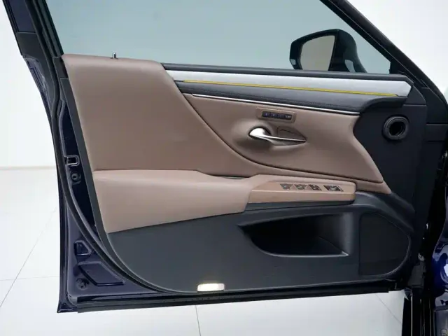 Lexus ES — Фото автомобиля 14