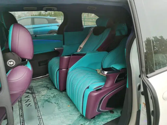 Toyota Sienna — Фото автомобиля 13