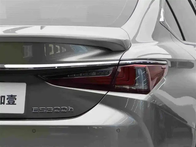 Lexus ES — Фото автомобиля 6