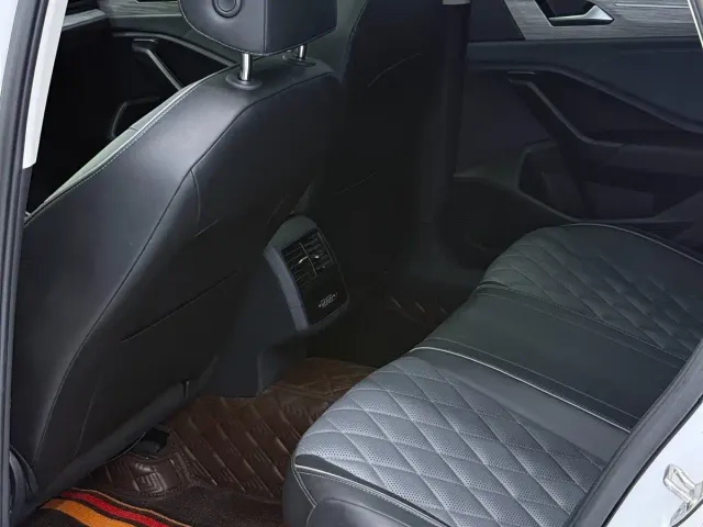 Volkswagen Sagitar — Фото автомобиля 8