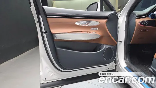 Genesis GV70 — Фото автомобиля 24