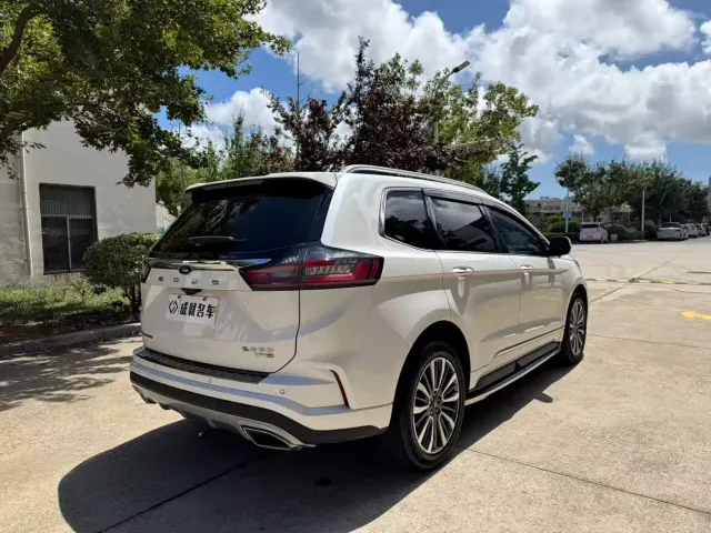 Ford Edge — Фото автомобиля 11
