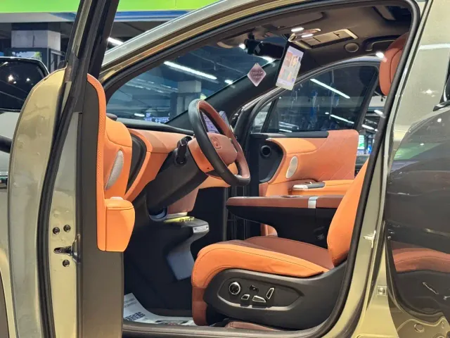 Changan Qiyuan E07 — Фото автомобиля 6