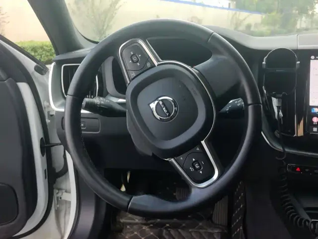 Volvo XC60 — Фото автомобиля 15