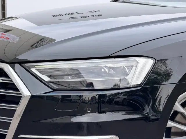 Audi A8 — Фото автомобиля 13