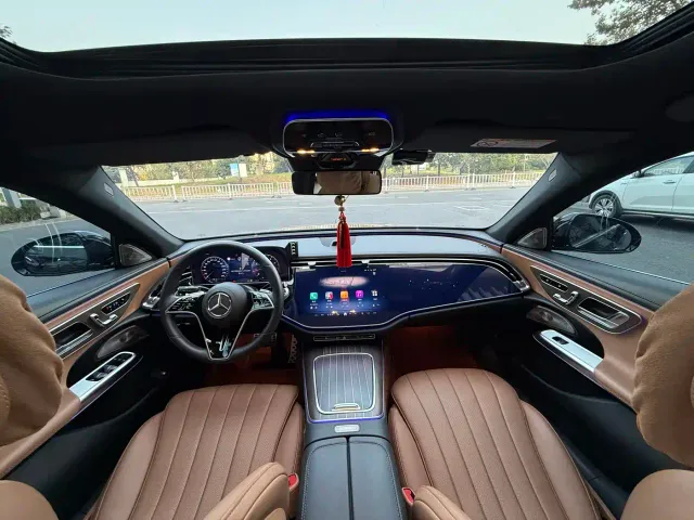 Mercedes-Benz E-Class — Фото автомобиля 11