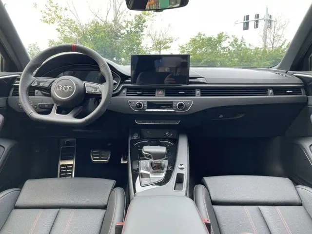 Audi A4L — Фото автомобиля 9