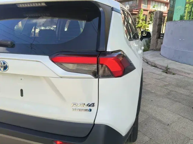 Toyota RAV4 — Фото автомобиля 7