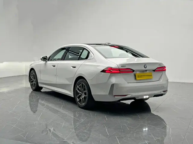 BMW 5 Series — Фото автомобиля 4