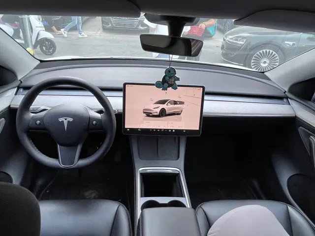 Tesla Model Y — Фото автомобиля 5