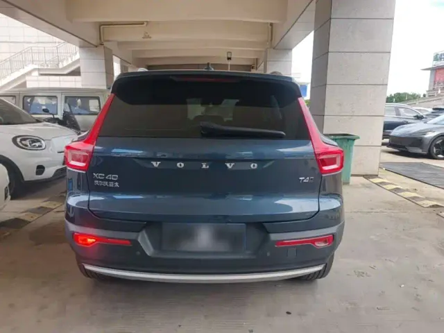 Volvo XC40 — Фото автомобиля 5