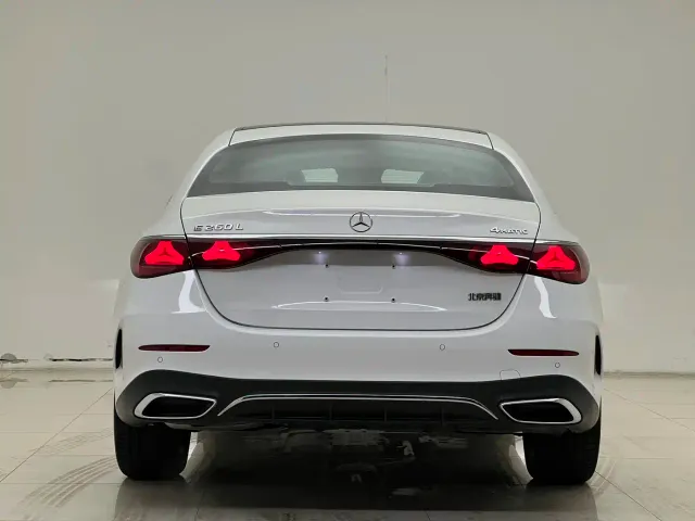 Mercedes-Benz E-Class — Фото автомобиля 12