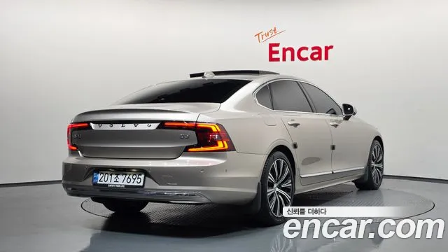 Volvo S90 — Фото автомобиля 2