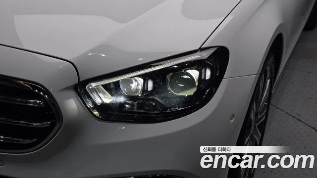 Mercedes-Benz E-Class — Фото автомобиля 7