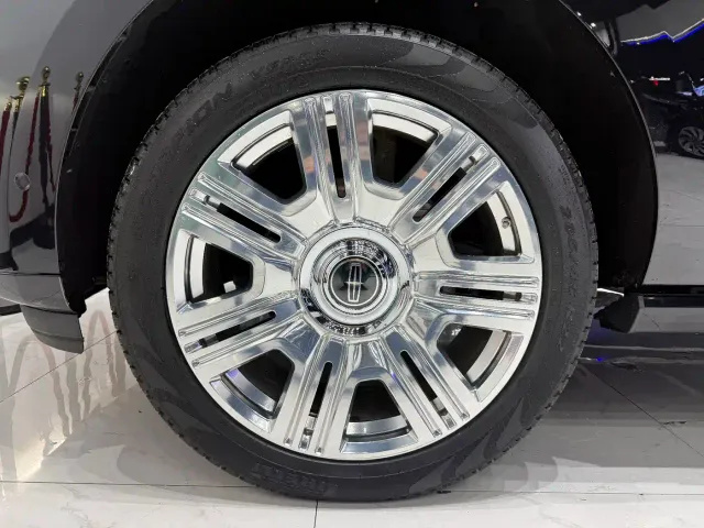 Lincoln Navigator — Фото автомобиля 16