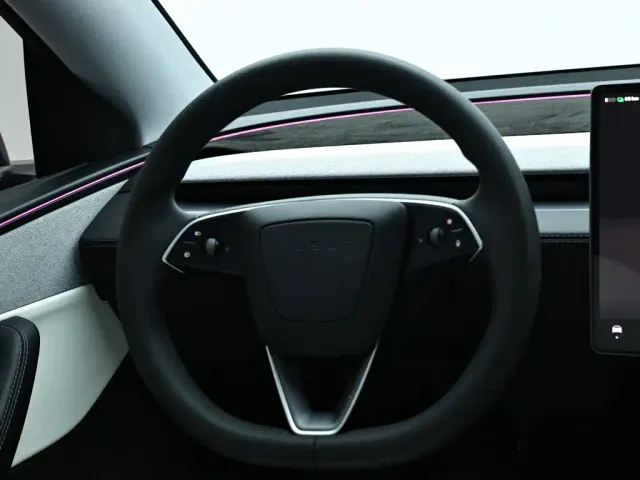 Tesla Model Y — Фото автомобиля 15