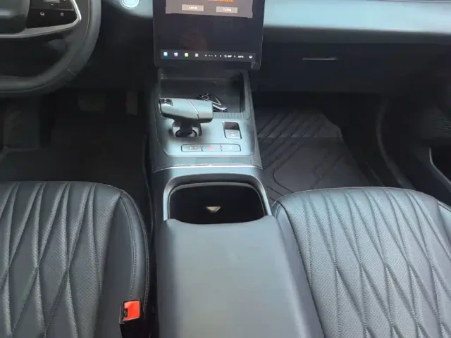Changan Qiyuan A05 — Фото автомобиля 13