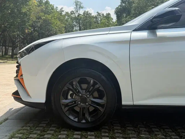 Dongfeng Yixuan — Фото автомобиля 15