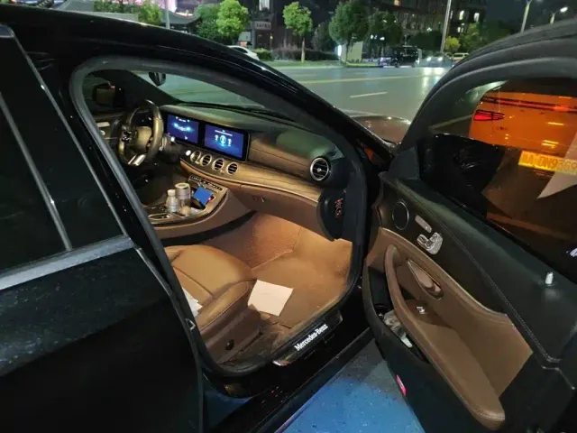 Mercedes-Benz E-Class — Фото автомобиля 19