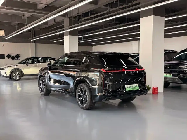 Lynk & Co 08 EM-P — Фото автомобиля 15