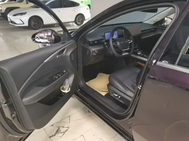 Wuling Starlight — Фото автомобиля 15