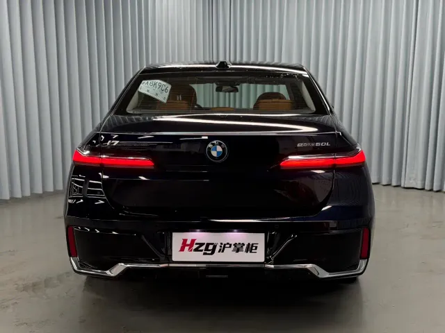 BMW i7 — Фото автомобиля 8