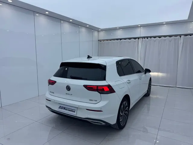 Volkswagen Golf — Фото автомобиля 4