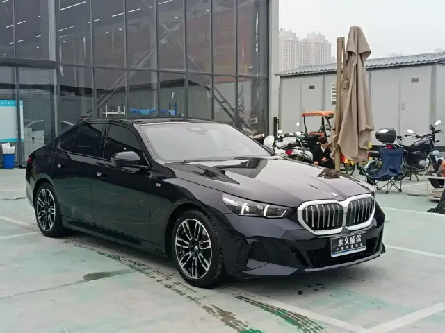 BMW 5 Series — Фото автомобиля 2