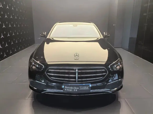 Mercedes-Benz E-Class — Фото автомобиля 2