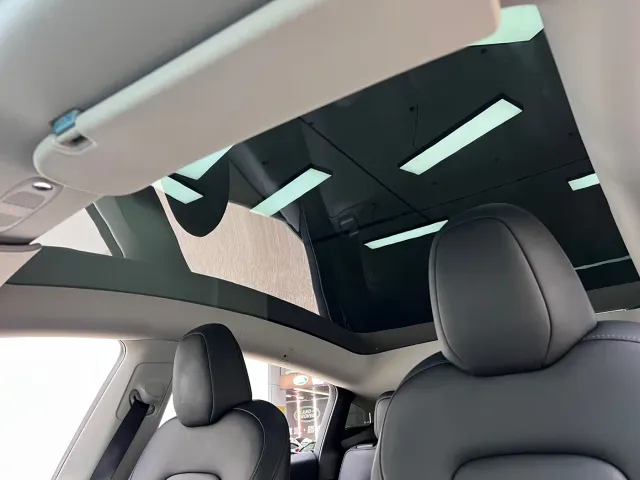 Tesla Model Y — Фото автомобиля 28