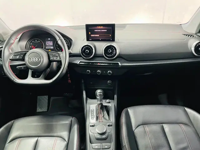 Audi Q2L — Фото автомобиля 7